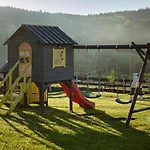 Dom wakacyjny Sarnia Łąka Domek 1 z Prywatnym Jacuzzi